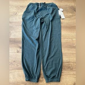 Vuori boyfriend jogger stone heather